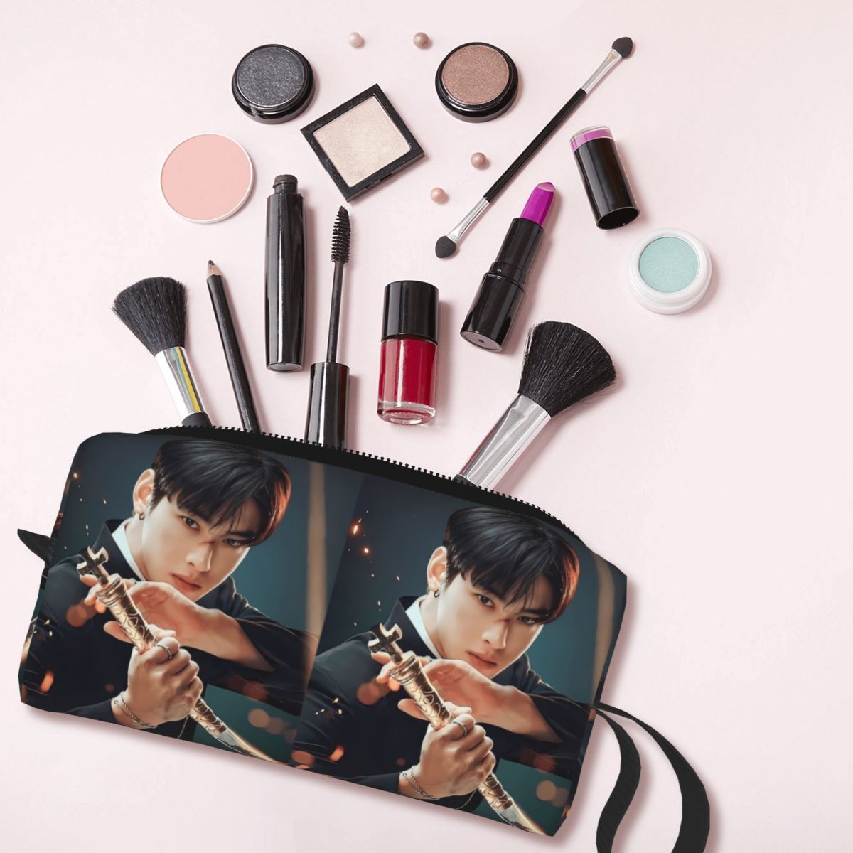 Piórnik Cha Eunwoo dla ucznia, – Stationery And Office Supply Chain recenzja i cena